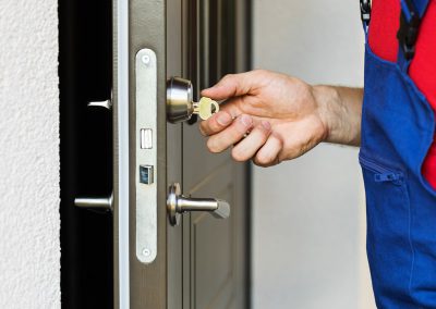 locksmith-working-with-house-door-lock 800
